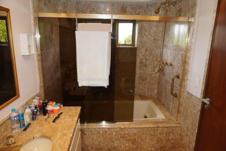 Apartamento à venda com 305m², 4 quartos e 4 vagasBanheiro Suíte 2