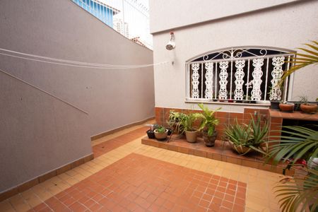 Casa à venda com 220m², 4 quartos e 3 vagas Casa à venda com 220m², 4 quartos e 3 vagasÁREA EXTERNA