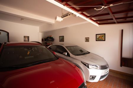 Casa à venda com 220m², 4 quartos e 3 vagas Casa à venda com 220m², 4 quartos e 3 vagasGARAGEM