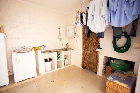 Casa à venda com 220m², 4 quartos e 3 vagas Casa à venda com 220m², 4 quartos e 3 vagasÁREA DE SERVIÇO