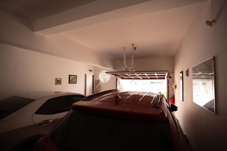 Casa à venda com 220m², 4 quartos e 3 vagas Casa à venda com 220m², 4 quartos e 3 vagasGARAGEM