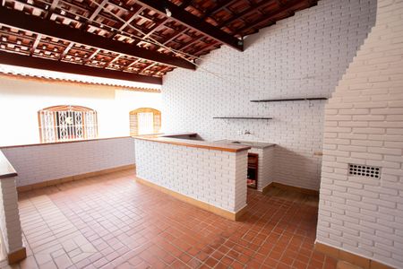 Casa à venda com 220m², 4 quartos e 3 vagas Casa à venda com 220m², 4 quartos e 3 vagasÁREA GOURMET