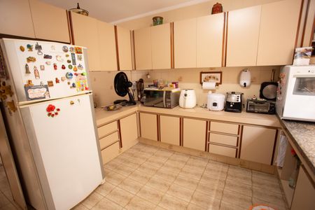 Casa à venda com 220m², 4 quartos e 3 vagas Casa à venda com 220m², 4 quartos e 3 vagasCOZINHA