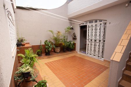 Casa à venda com 220m², 4 quartos e 3 vagas Casa à venda com 220m², 4 quartos e 3 vagasÁREA EXTERNA