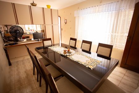 Casa à venda com 220m², 4 quartos e 3 vagas Casa à venda com 220m², 4 quartos e 3 vagasCOPA