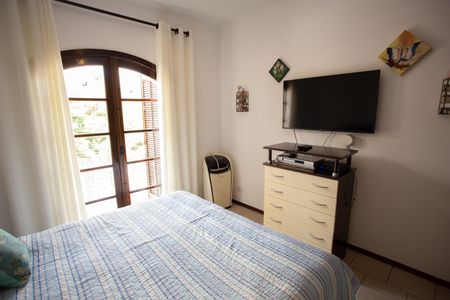 Casa à venda com 220m², 4 quartos e 3 vagas Casa à venda com 220m², 4 quartos e 3 vagasQUARTO 1