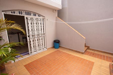 Casa à venda com 220m², 4 quartos e 3 vagas Casa à venda com 220m², 4 quartos e 3 vagasÁREA EXTERNA