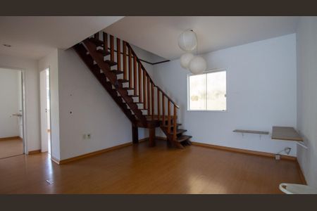 Casa de condomínio à venda com 200m², 4 quartos e 1 vaga Casa de condomínio à venda com 200m², 4 quartos e 1 vagaHall dos Quartos