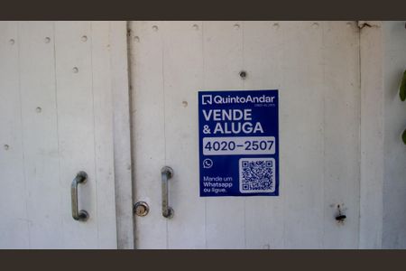 Casa de condomínio à venda com 200m², 4 quartos e 1 vaga Casa de condomínio à venda com 200m², 4 quartos e 1 vagaPlaquinha Instalada