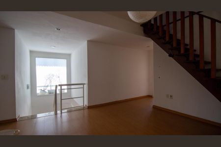 Casa de condomínio à venda com 200m², 4 quartos e 1 vaga Casa de condomínio à venda com 200m², 4 quartos e 1 vagaHall dos Quartos