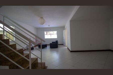 Casa de condomínio à venda com 200m², 4 quartos e 1 vaga Casa de condomínio à venda com 200m², 4 quartos e 1 vagaSala