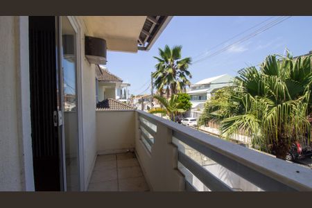 Casa de condomínio à venda com 200m², 4 quartos e 1 vaga Casa de condomínio à venda com 200m², 4 quartos e 1 vagaSacada da Suíte 1