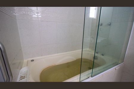 Casa de condomínio à venda com 200m², 4 quartos e 1 vaga Casa de condomínio à venda com 200m², 4 quartos e 1 vagaBanheiro da Suíte 1