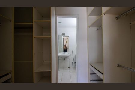 Casa de condomínio à venda com 200m², 4 quartos e 1 vaga Casa de condomínio à venda com 200m², 4 quartos e 1 vagaCloset da Suíte 1