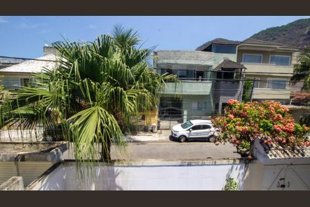 Casa de condomínio à venda com 200m², 4 quartos e 1 vaga Casa de condomínio à venda com 200m², 4 quartos e 1 vagaVista da Suíte 1