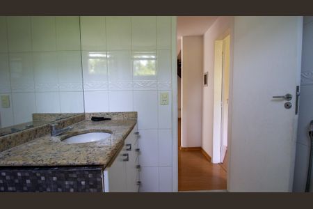 Casa de condomínio à venda com 200m², 4 quartos e 1 vaga Casa de condomínio à venda com 200m², 4 quartos e 1 vagaBanheiro Social
