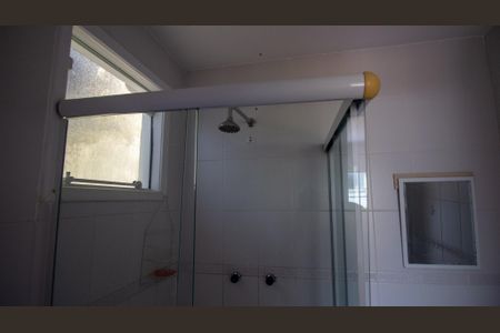 Casa de condomínio à venda com 200m², 4 quartos e 1 vaga Casa de condomínio à venda com 200m², 4 quartos e 1 vagaBanheiro da Suíte 2