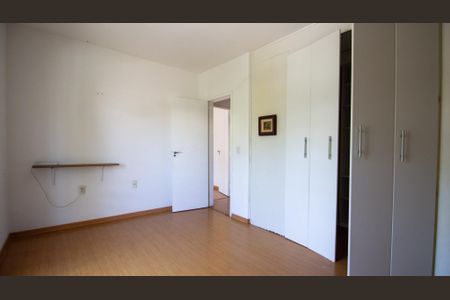 Casa de condomínio à venda com 200m², 4 quartos e 1 vaga Casa de condomínio à venda com 200m², 4 quartos e 1 vagaSuíte 1