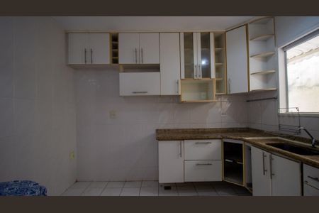 Casa de condomínio à venda com 200m², 4 quartos e 1 vaga Casa de condomínio à venda com 200m², 4 quartos e 1 vagaCozinha