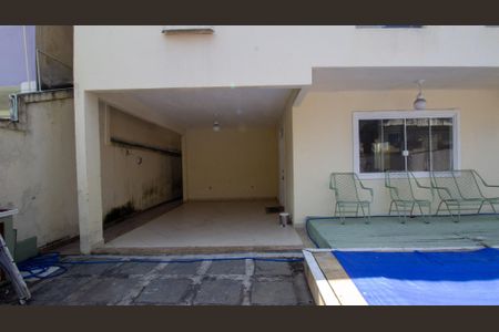 Casa de condomínio à venda com 200m², 4 quartos e 1 vaga Casa de condomínio à venda com 200m², 4 quartos e 1 vagaQuintal
