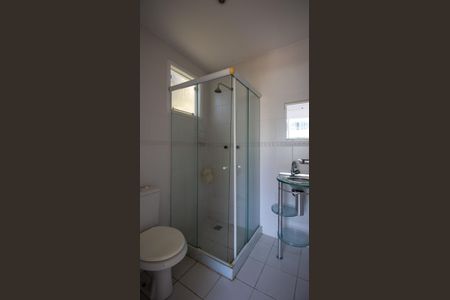 Casa de condomínio à venda com 200m², 4 quartos e 1 vaga Casa de condomínio à venda com 200m², 4 quartos e 1 vagaBanheiro da Suíte 2