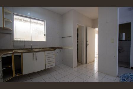 Casa de condomínio à venda com 200m², 4 quartos e 1 vaga Casa de condomínio à venda com 200m², 4 quartos e 1 vagaCozinha