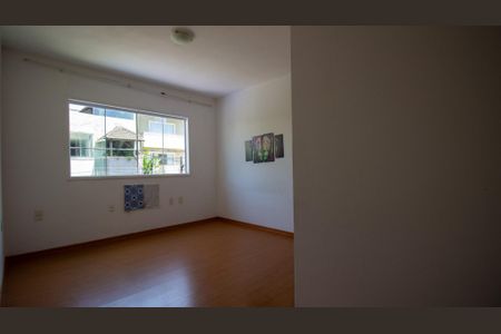 Casa de condomínio à venda com 200m², 4 quartos e 1 vaga Casa de condomínio à venda com 200m², 4 quartos e 1 vagaSuíte 2