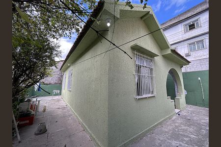 Casa à venda com 90m², 3 quartos e sem vagaÁrea comum