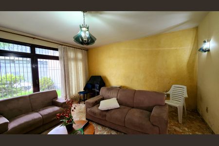 Casa à venda com 360m², 2 quartos e 3 vagas Casa à venda com 360m², 2 quartos e 3 vagasSala