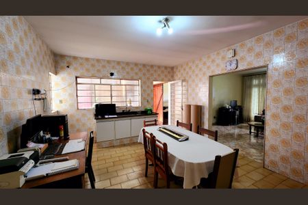 Casa à venda com 360m², 2 quartos e 3 vagas Casa à venda com 360m², 2 quartos e 3 vagasCozinha