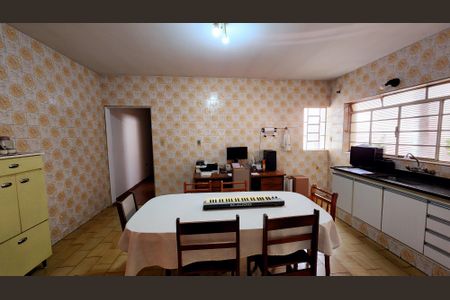 Casa à venda com 360m², 2 quartos e 3 vagas Casa à venda com 360m², 2 quartos e 3 vagasCozinha