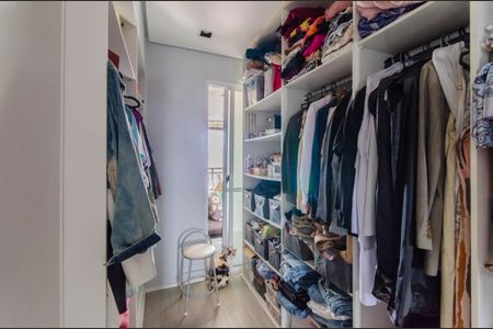 Apartamento à venda com 94m², 2 quartos e 2 vagas Apartamento à venda com 94m², 2 quartos e 2 vagasCloset da suíte