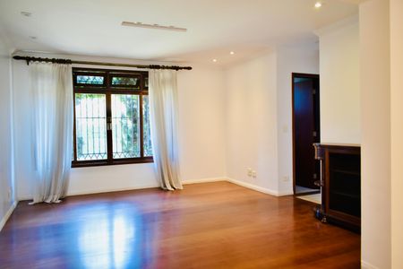 Casa de condomínio à venda com 220m², 4 quartos e 4 vagasSala