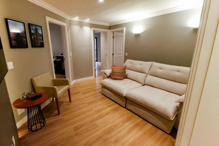 Apartamento à venda com 237m², 3 quartos e 3 vagas Apartamento à venda com 237m², 3 quartos e 3 vagasSala 4 - TV