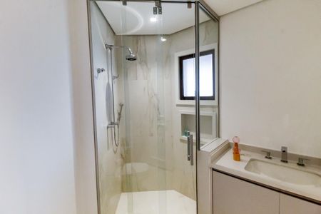 Apartamento à venda com 237m², 3 quartos e 3 vagas Apartamento à venda com 237m², 3 quartos e 3 vagasBanheiro da Suíte 2
