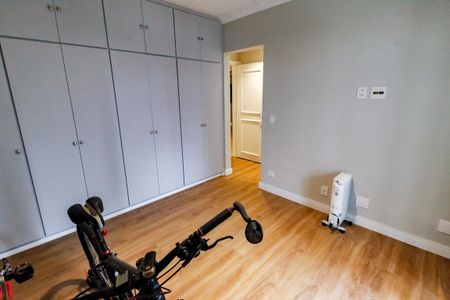 Apartamento à venda com 237m², 3 quartos e 3 vagas Apartamento à venda com 237m², 3 quartos e 3 vagasSuíte 2