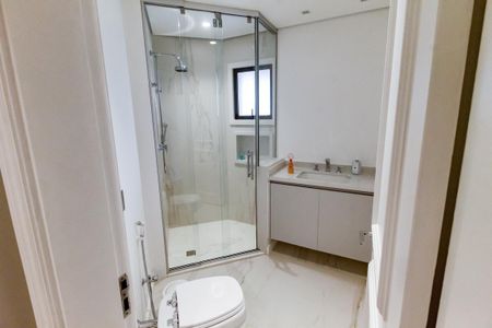 Apartamento à venda com 237m², 3 quartos e 3 vagas Apartamento à venda com 237m², 3 quartos e 3 vagasBanheiro da Suíte 2
