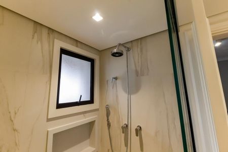 Apartamento à venda com 237m², 3 quartos e 3 vagas Apartamento à venda com 237m², 3 quartos e 3 vagasBanheiro da Suíte 1 - chuveiro