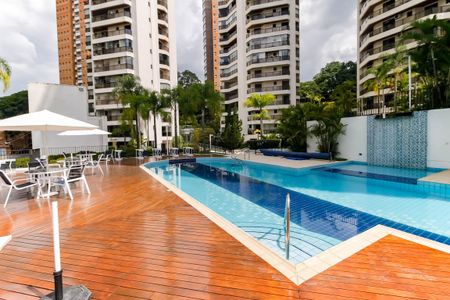 Apartamento à venda com 237m², 3 quartos e 3 vagas Apartamento à venda com 237m², 3 quartos e 3 vagasÁrea comum - Piscina