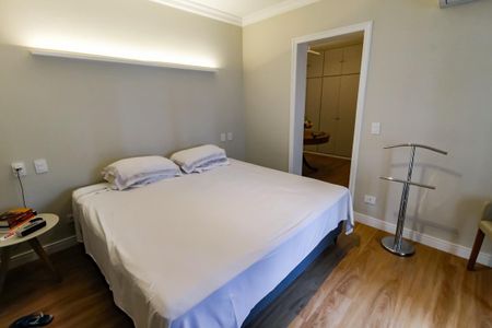 Apartamento à venda com 237m², 3 quartos e 3 vagas Apartamento à venda com 237m², 3 quartos e 3 vagasSuíte 3