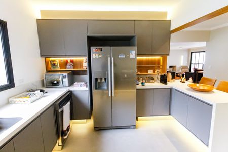 Apartamento à venda com 237m², 3 quartos e 3 vagas Apartamento à venda com 237m², 3 quartos e 3 vagasCozinha - Armários