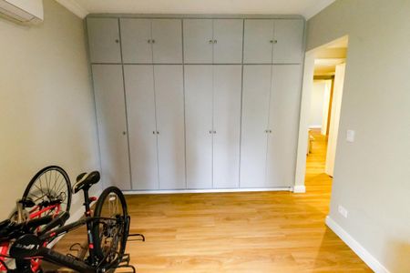 Apartamento à venda com 237m², 3 quartos e 3 vagas Apartamento à venda com 237m², 3 quartos e 3 vagasSuíte 2 - armários