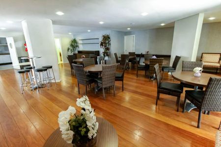 Apartamento à venda com 237m², 3 quartos e 3 vagas Apartamento à venda com 237m², 3 quartos e 3 vagasÁrea comum - Salão de festas