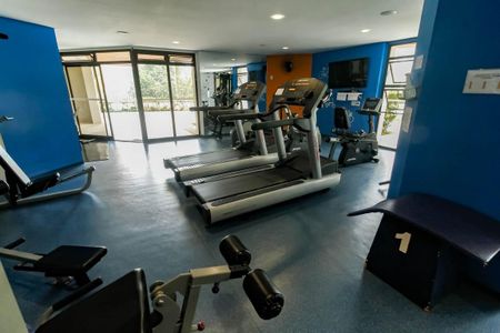 Apartamento à venda com 237m², 3 quartos e 3 vagas Apartamento à venda com 237m², 3 quartos e 3 vagasÁrea comum - Academia