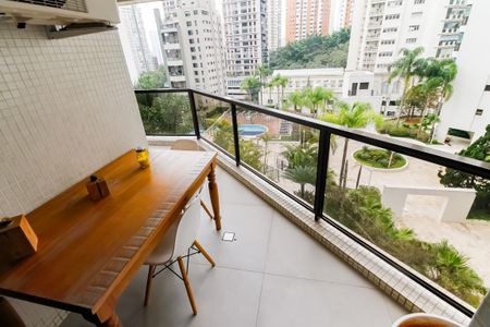 Apartamento à venda com 237m², 3 quartos e 3 vagas Apartamento à venda com 237m², 3 quartos e 3 vagasVaranda - Suíte 3