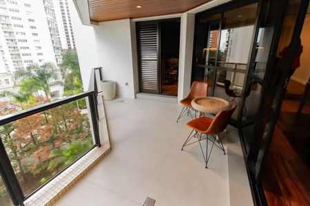 Apartamento à venda com 237m², 3 quartos e 3 vagas Apartamento à venda com 237m², 3 quartos e 3 vagasVaranda da Sala 1