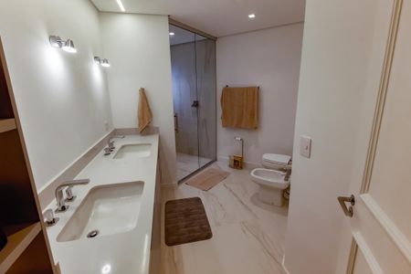 Apartamento à venda com 237m², 3 quartos e 3 vagas Apartamento à venda com 237m², 3 quartos e 3 vagasBanheiro da Suíte 3