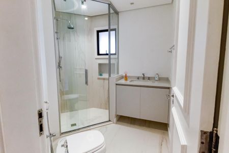 Apartamento à venda com 237m², 3 quartos e 3 vagas Apartamento à venda com 237m², 3 quartos e 3 vagasBanheiro da Suíte 2