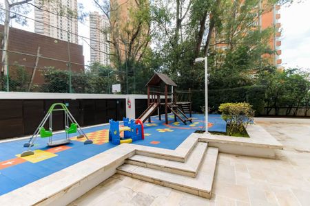 Apartamento à venda com 237m², 3 quartos e 3 vagas Apartamento à venda com 237m², 3 quartos e 3 vagasÁrea comum - Playground