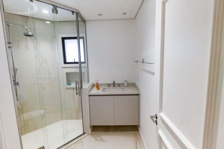 Apartamento à venda com 237m², 3 quartos e 3 vagas Apartamento à venda com 237m², 3 quartos e 3 vagasBanheiro da Suíte 2